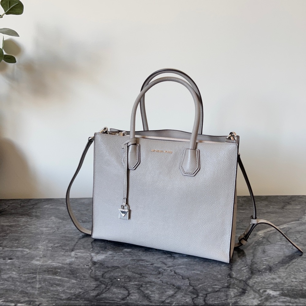MK Merced Large Pebbled Leather Tote in Pale Grey